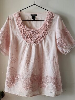 Embroidered Scoop-Neck Top in Light Pink